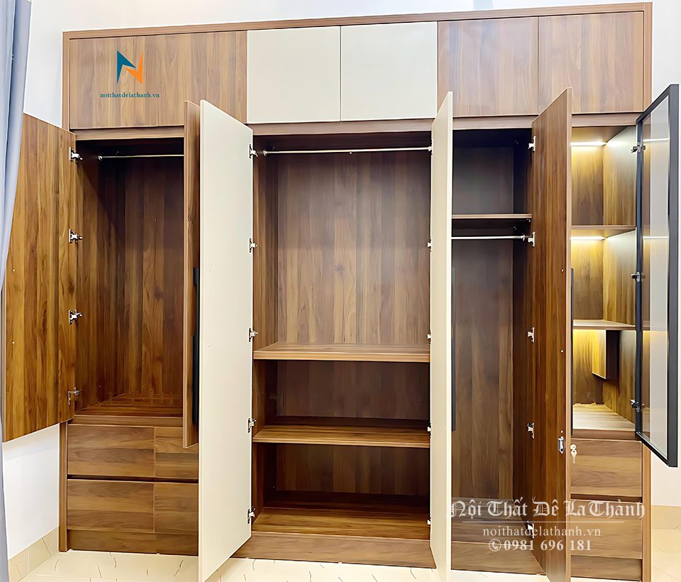 Thiết kế bên trong chiếc tủ áo hiện đại gỗ công nghiệp 3 buồng 6 cánh 2 tầng