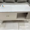 Điểm nhấn của thiết kế của chiếc bàn trà này nàm ở mặt ngăn kéo và 4 chiếc chân rất điệu