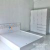 Bộ giường tủ giá rẻ Hà Nội gồm giường và tủ màu trắng, kích thước 1m6x2m mỗi món