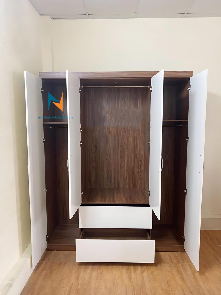 Ảnh bên trong chiếc tủ 1m6x2m