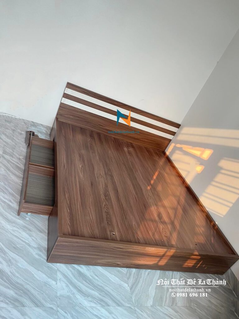 Chiếc giường gỗ công nghiệp hiện đại 1m8x2m, phân khúc giá rẻ, có 2 ngăn kéo tiện dụng