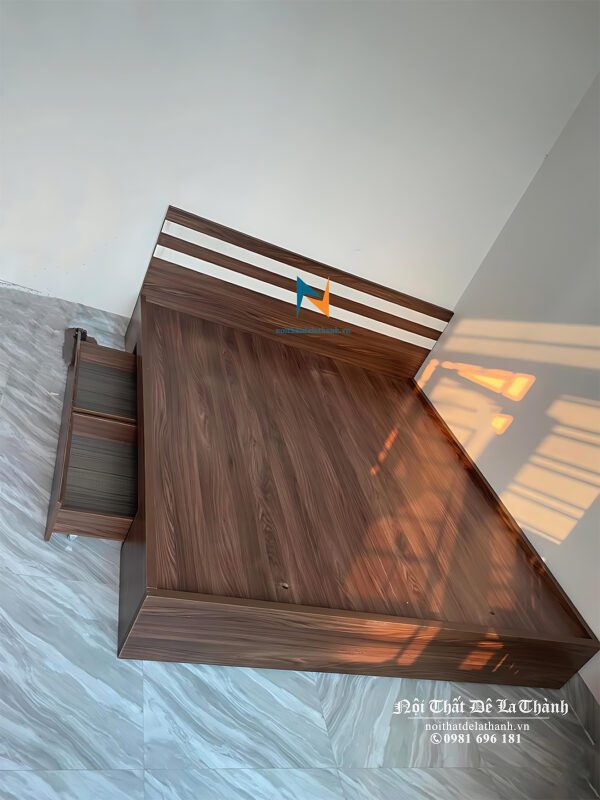 Chiếc giường gỗ công nghiệp hiện đại 1m8x2m, phân khúc giá rẻ, có 2 ngăn kéo tiện dụng