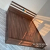 Chiếc giường gỗ hiện đại chất liệu gỗ mdf, kích thước 1m8x2m, màu óc chó, đầu cao có 2 kẻ trắng, có 2 ngăn kéo