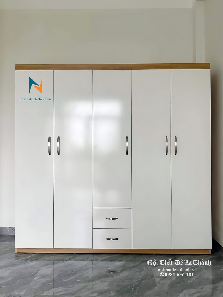 Ảnh thực tế chiếc tủ 2mx2m trong combo với 3 buồng, 4 cánh dài, 1 cánh cộc, 2 ngăn kéo, màu 388, cánh màu trắng
