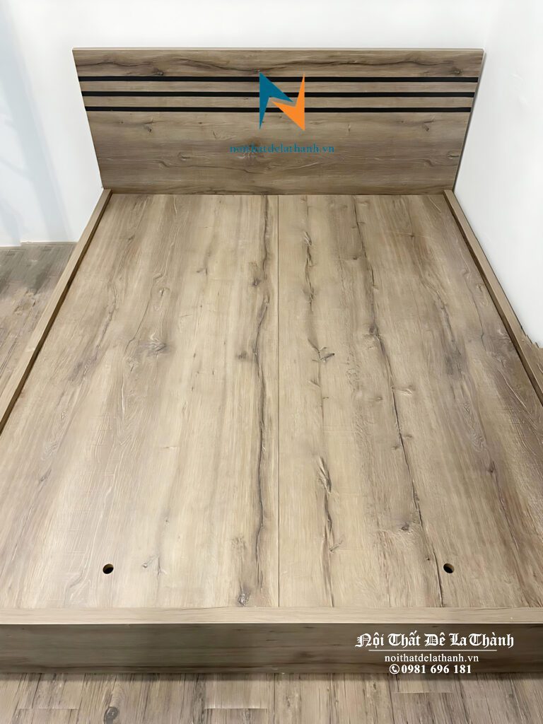 Ảnh chiếc giường 1m4x2m, màu 447, đầu có 3 kẻ màu đen