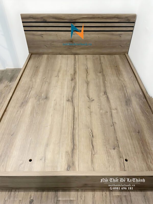 Ảnh chiếc giường 1m4x2m, màu 447, đầu có 3 kẻ màu đen