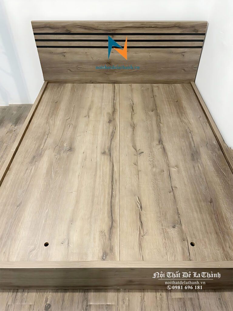 Ảnh chiếc giường 1m4x2m, màu 447, đầu có 3 kẻ màu đen