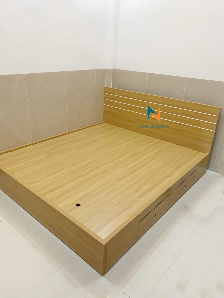 Giường giá rẻ Đê La Thành, 1m8x2m