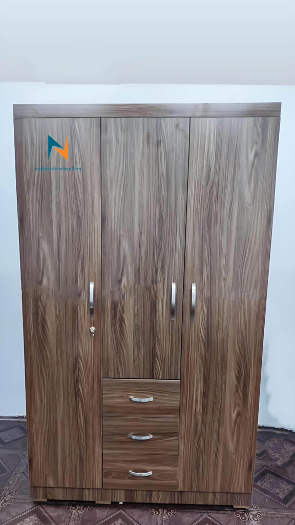 Chiếc tủ áo sinh viên giá rẻ màu óc chó 6089, kích thước 1m2x2m
