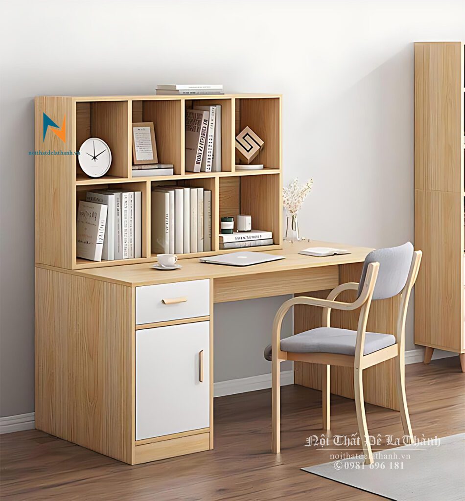 Chiếc bàn dành cho học sinh cấp 1, chất liệu gỗ mdf, phối màu 388 pha cánh màu trắng, kích thước 1mx1m1, theo kiểu bàn học liền giá sách, có thể dùng cho cả bé trai hoặc bé gái