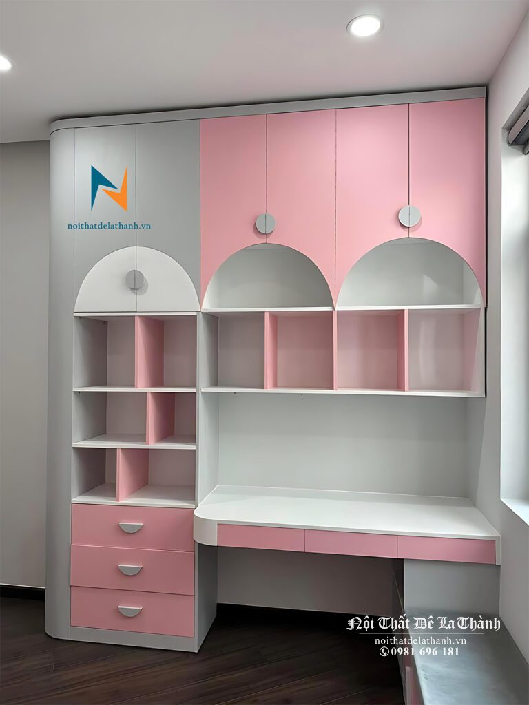 Chiếc bàn học được thiết kế tuyệt đẹp khi phối 3 màu xám, hoòng và trắng, bàn dành cho bé gái, kích thước 1m8x2m6 kịch trần, tạo hình vòm rất đẹp mắt