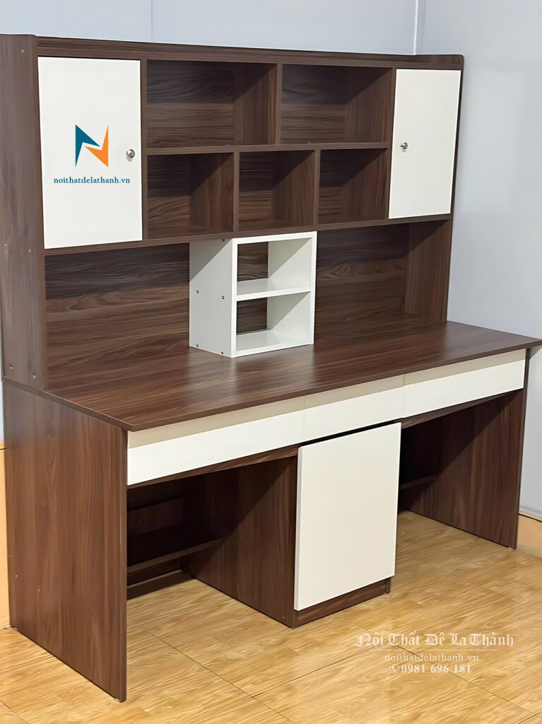 Bàn học đôi cho 2 bé trai tiểu học, kích thước 1m6x1m6, bàn liền giá sách, phối màu óc chó và màu trắng