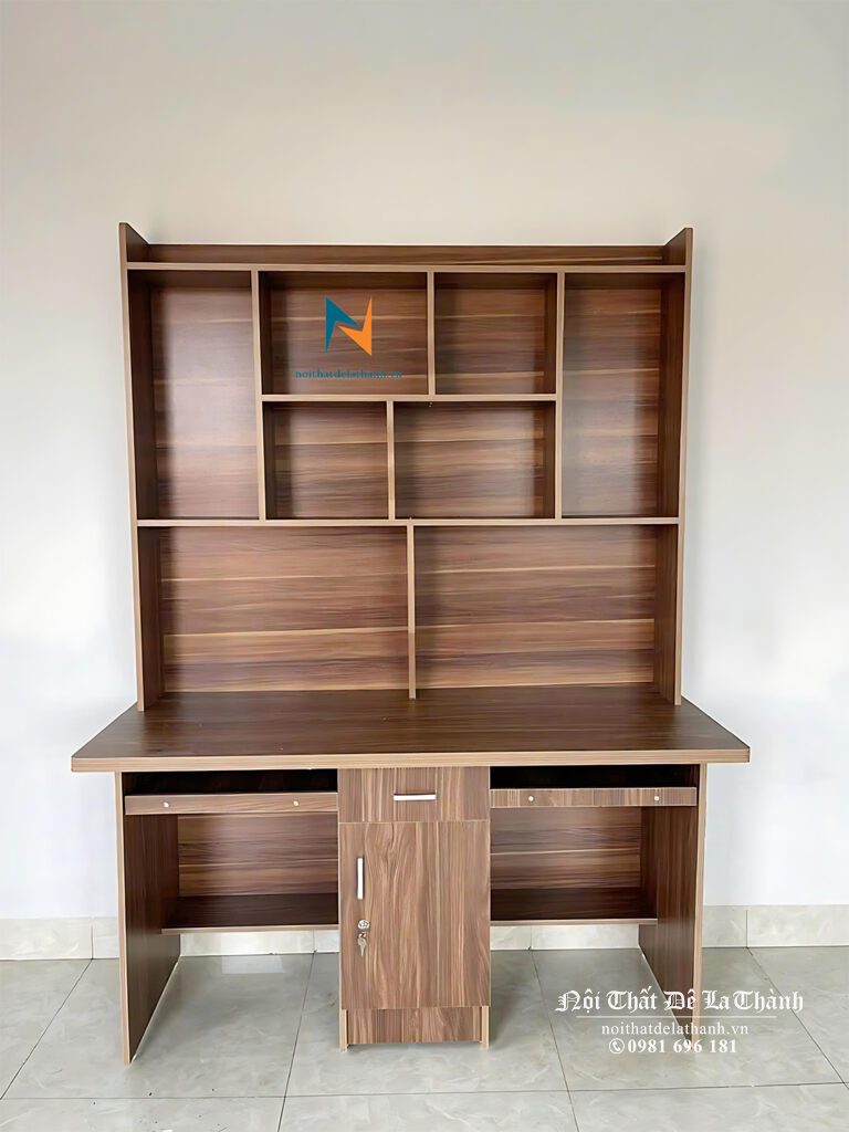 Chiếc bàn học đôi liền giá sách phân khúc giá rẻ, màu óc chó, kích thước 1m6x1m95, dành cho 2 bé trai cấp 1