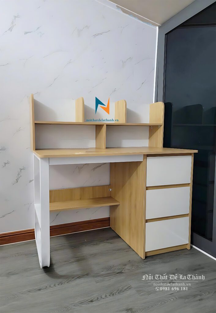 Bàn học chân sắt liền giá sách 80cmx1m1, thiết kế bên phải là tủ để đồ, bên trái là chân sắt sơn tĩnh điện màu trắng, phong cách hiện đại khoẻ khoắn