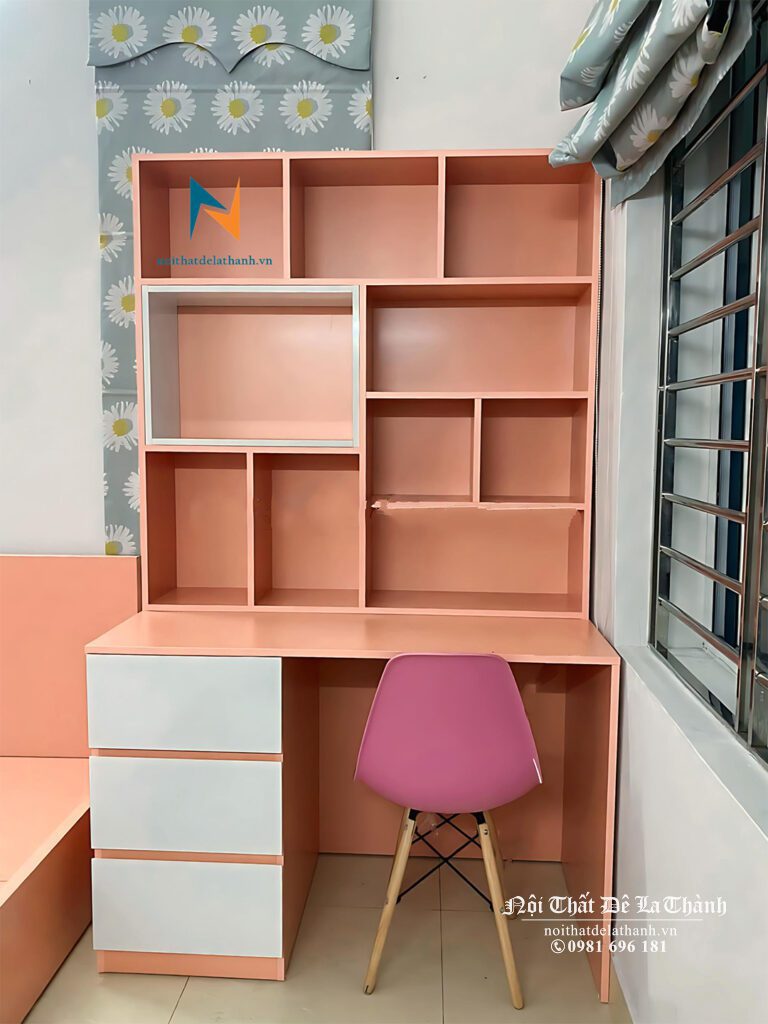 Bàn đẹp màu hồng, cánh màu trắng, dùng cho nữ sinh cấp 2 hoặc cấp 3, kích thước 80cmx1m95, thiết kế theo phong cách hiện đại, đẹp mắt