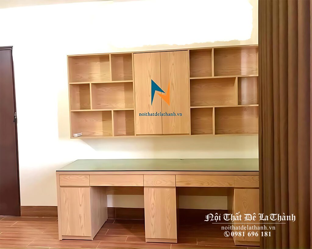 Chiếc bàn học đôi dành cho 2 bé trai, kích thước bàn 2m1x75cm, giá sách 2m1x90cm, màu sồi, phong cách hiện đại