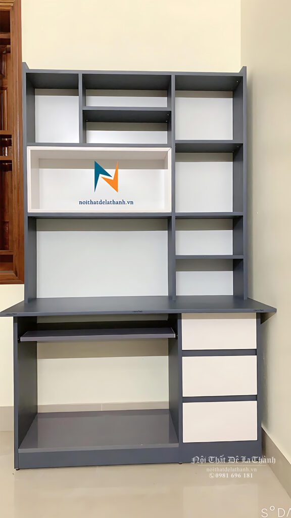 Bàn học liền giá sách dành cho bé trai, kích thước 1mx1m5, phối 2 màu chì và trắng rất đẹp mắt, phân khúc giá rẻ