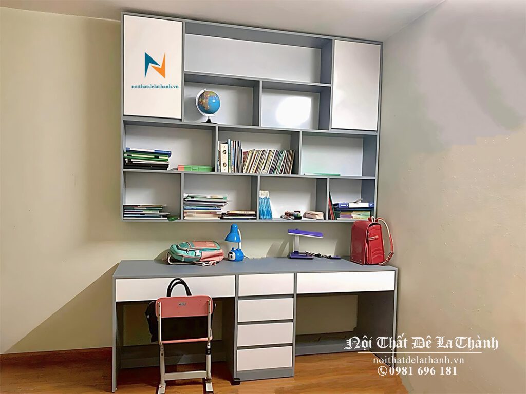 Bàn học sinh đôi thiết kế cho 2 bé cấp 1 hoặc cấp 2, phối màu xanh nhạt và màu trắng, kích thước 1m6x2m6