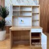 Chiếc bàn được thiết kế có 1 hộc để đồ 30cmx75cm phía bên phải bàn, giá sách chia làm 3 khoang, khoang bên trái có 1 cánh màu trắng