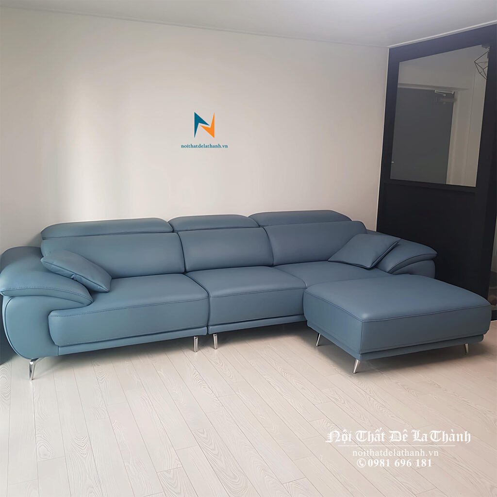 Một chiếc sofa được bọc bằng chất liệu da Ý, không chỉ bền, mà cho độ sang nổi bật