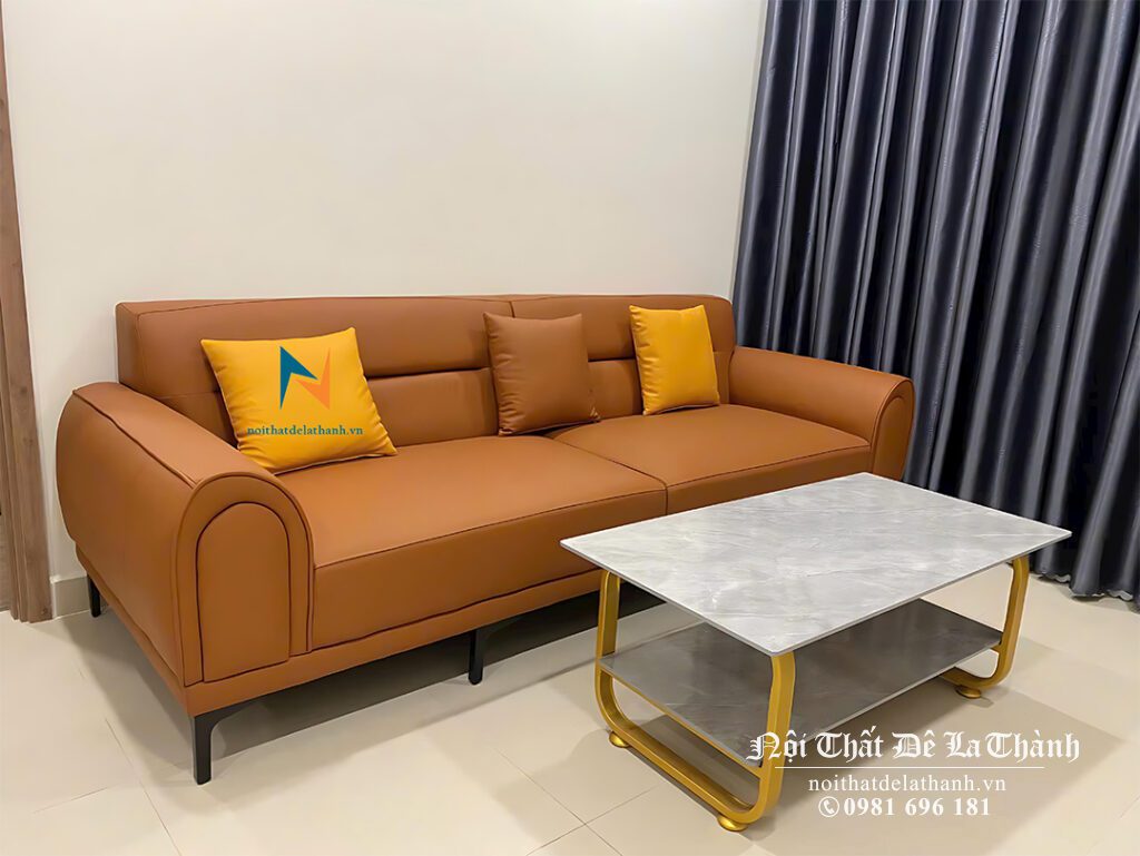 Bộ bàn ghế sofa gồm bàn văng da dài 2m2, bàn trà 50cmx1m, chân kim loại sơn màu vàng, mặt bàn bằng đá rất đẹp