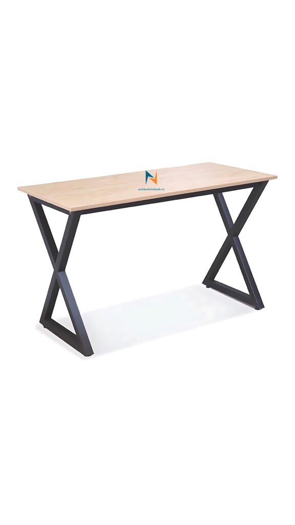 Chiếc bàn chân sắt chữ x, dài 80cm, chân phun sơn tĩnh điện màu đen, mặt bằng gỗ mdf màu vàng nâu, dùng cho việc hoặc hoặc làm việc, bàn thuộc phân khúc giá rẻ