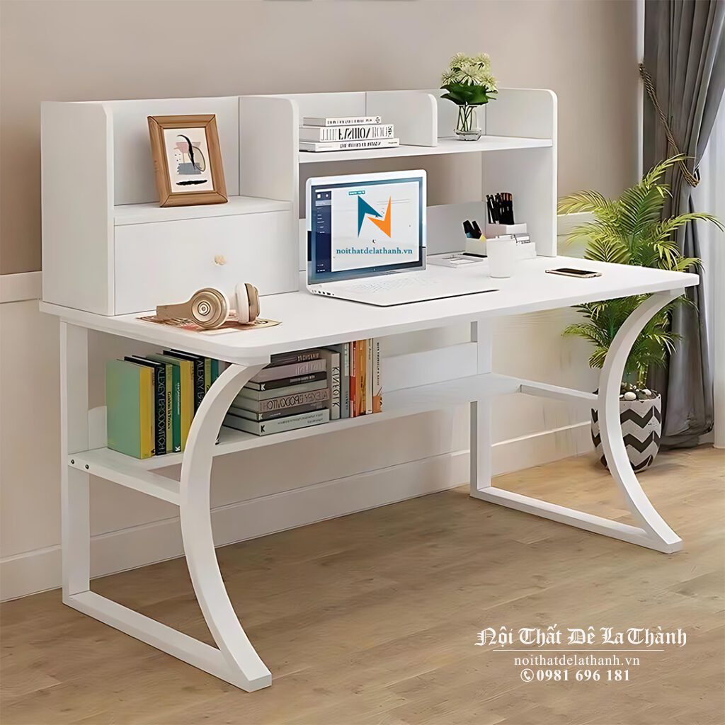 Chiếc bàn học chân sắt toàn bộ màu trắng, kích thước 1m2x1m1, thiết kế chân sắt phun sơn tĩnh điện kiểu chữ C rất độc đáo