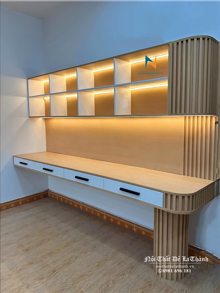 Chiếc bàn học gắn đèn led thiết kế dành cho sinh viên theo phong cách hiện đại, kích thước 2mx1m95, chân phải bàn thiết kế hình trụ tròn rất ấn tượng