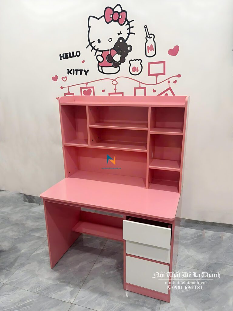 Chiếc bàn học giá rẻ cho bé gái cấp 1, màu hồng, mặt ngăn kéo màu trắng, kích thước 80cmx1m5, thiết kế bàn liền giá sách