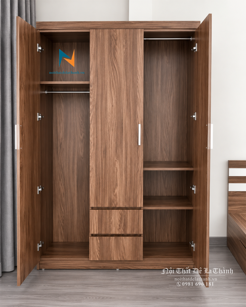 Hình ảnh thực tế thiết kế bên trong chiếc giá rẻ 1m2x2m với 1 khoang treo dài, 2 khoang ngăn đi kèm với đợt gỗ và 2 ngăn kéo tiện lợi