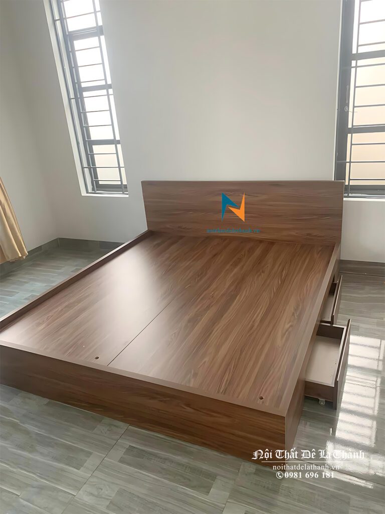 Chiếc giường ngủ đẹp phân khúc giá rẻ, kích thước 1m6x2m, vai phải có 2 ngăn kéo, chất liệu gỗ mdf, màu óc chó 6089