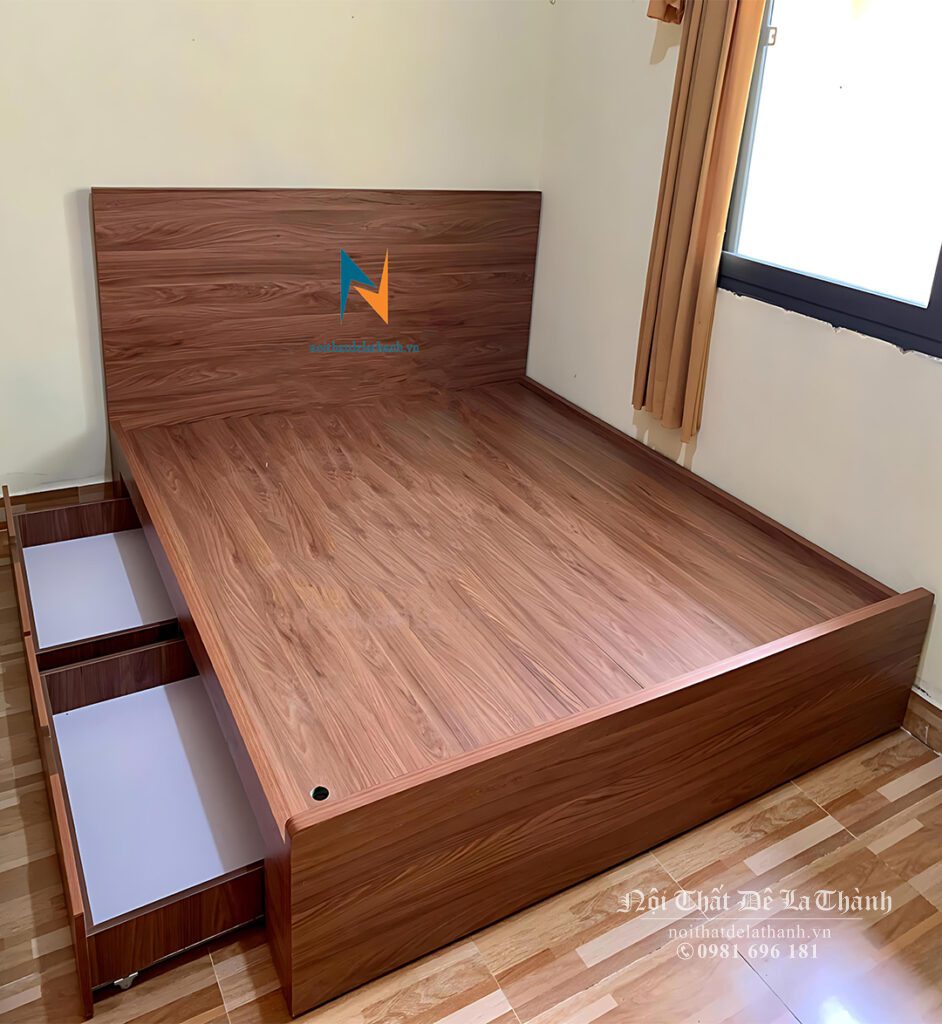 Chiếc giường thiết kế theo phong cách hiện đại, có ngăn kéo tiện dụng, giá thành thấp so với giường gỗ tự nhiên