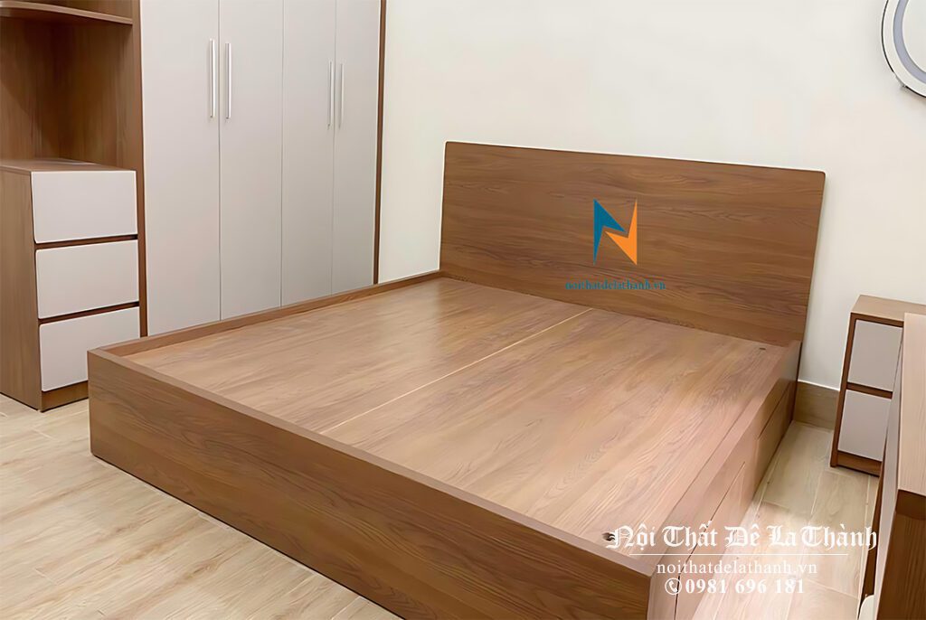 Chiếc giường gỗ công nghiệp đơn sắc theo phong cách đơn giản nhưng đẹp mắt, giường 1m8x2m