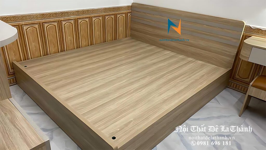 Giường gỗ công nghiệp MDF 1m6x2m màu tối, thiết kế theo phong cách hiện đại