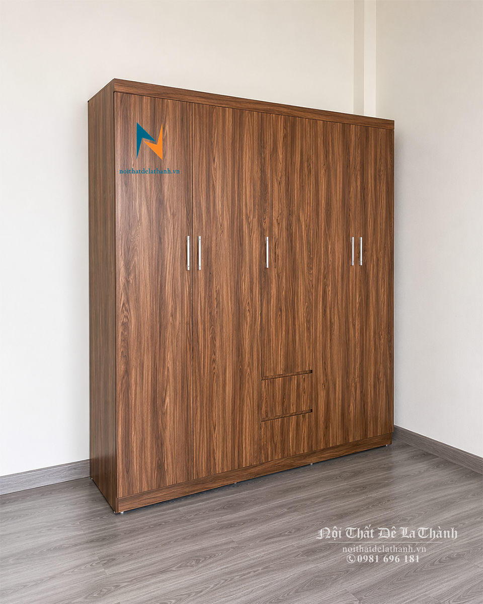 Hình ảnh thực tế chiếc tủ quần áo gỗ mdf giá rẻ, kích thước 2mx2m, màu óc chó, gồm 2 buồng lớn, các ngăn gấp và 2 ngăn kéo