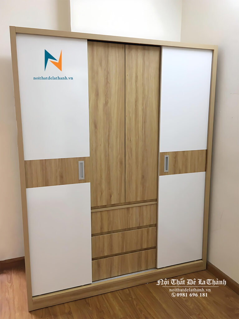 Chiếc tủ quần áo cánh lùa chất liệu mdf, phân khúc giá rẻ, phối 2 màu 388 và màu trắng, có 3 cánh, 3 ngăn kéo, phong cách hiện đại
