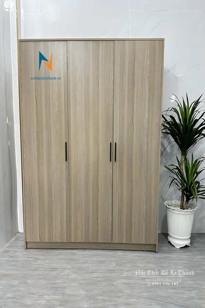 Chiếc tù quần áo gỗ công nghiệp mdf màu nâu sáng, kích thước 1m5x2m, phân khúc giá rẻ, thiết kế theo phong cách hiện đại với 2 buồng, 3 cánh