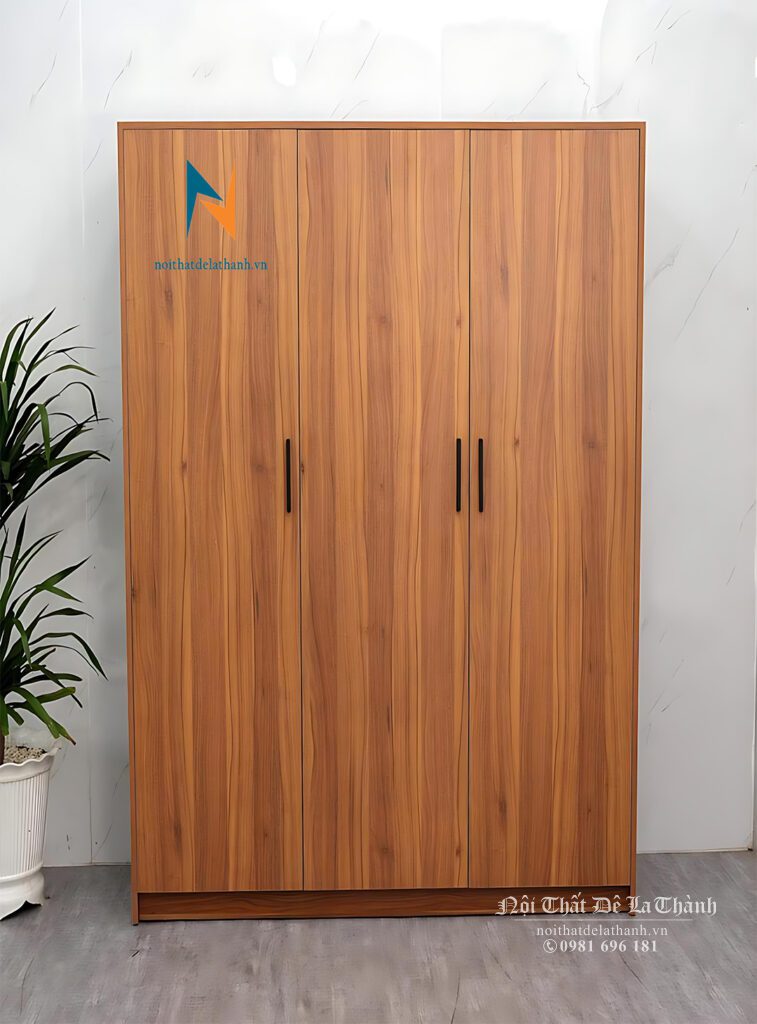 Chiếc tủ quần áo gỗ công nghiệp mdf giá rẻ, kích thước 1m6x2m, gồm 3 cánh, 2 buồng, màu gỗ nâu đỏ rất đẹp mắt