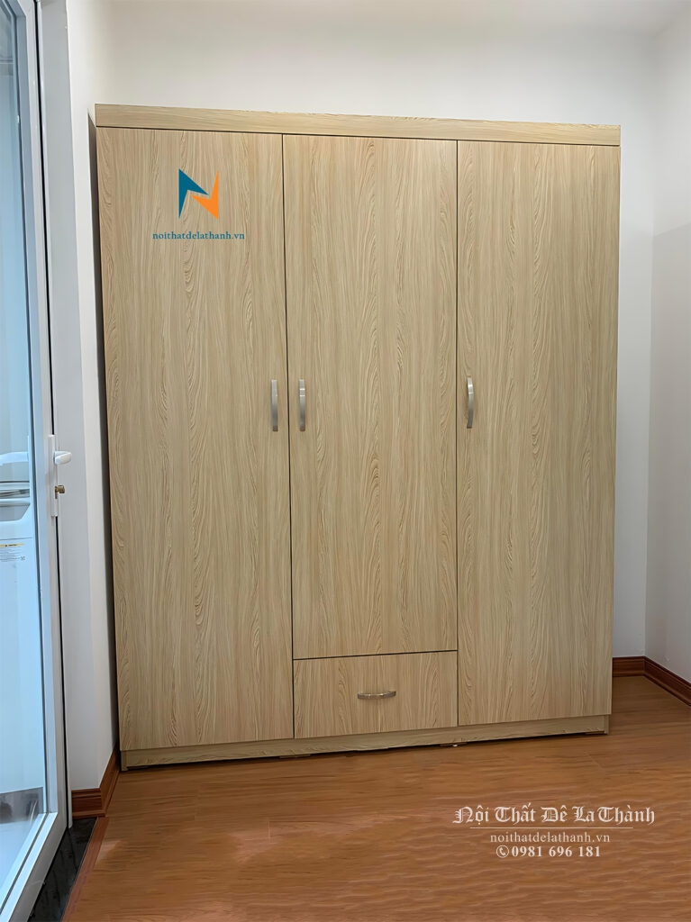 Chiếc tủ áo gỗ mdf giá rẻ, kích thước 1m5x2m, gồm 3 cánh, 1 ngăn kéo, thiết kế theo phong cách hiện đại
