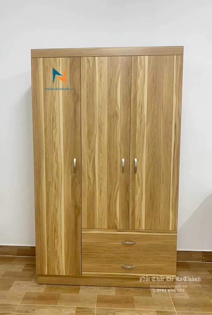 Chiếc tủ quần áo giá rẻ, 1m2x2m, gồm 2 buồng, 3 cánh và 2 ngăn kéo tiện lợi, màu 6161, chất liệu gỗ mdf bền đẹp