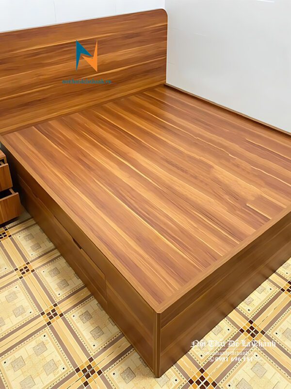 Chiếc giường phân khúc giá rẻ, kích thước 1m4, gỗ ép, thiết kế theo phong cách đơn giản, hiện đại