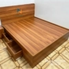 Chiếc giường phân khúc giá rẻ, kích thước 1m4, gỗ ép, thiết kế theo phong cách đơn giản, hiện đại