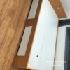Chiếc giường đơn 1m2 phân khúc giá rẻ, chất liệu gỗ công nghiệp mdf, vai trái có 2 ngăn kéo, đầu cao cao 60cm