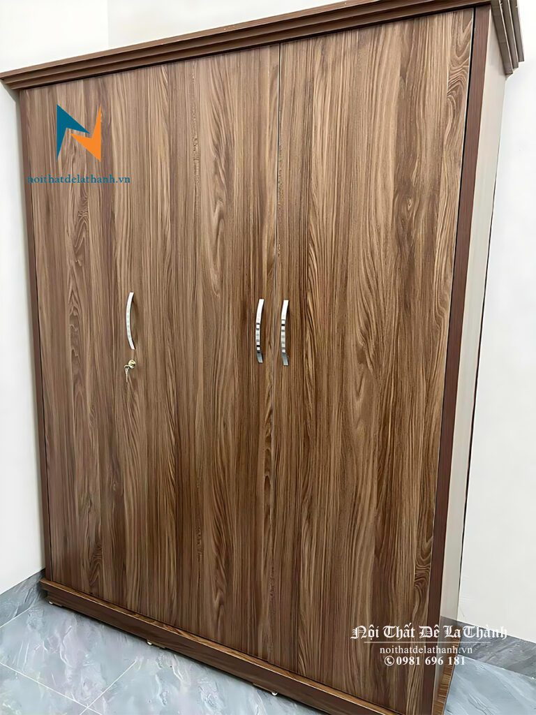 Thiết kế chiếc quần áo giá rẻ cho sinh viên, gồm 3 cánh, 2 khoang (1 khoang nhỏ, 1 khoang lớn), bên trong có suốt treo và đợt gác