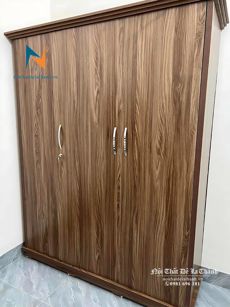 Chiếc tủ màu óc chó 6089, phân khúc giá rẻ, 3 cánh, chuyên dụng cho sinh viên, phòng trọ