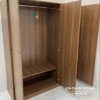 Thiết kế chiếc quần áo giá rẻ cho sinh viên, gồm 3 cánh, 2 khoang (1 khoang nhỏ, 1 khoang lớn), bên trong có suốt treo và đợt gác
