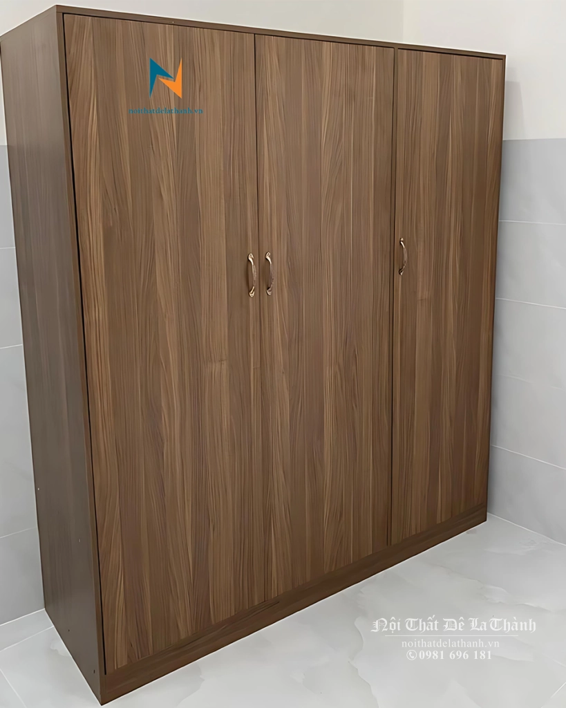 Chiếc tủ màu óc chó 6089, phân khúc giá rẻ, 3 cánh, chuyên dụng cho sinh viên, phòng trọ