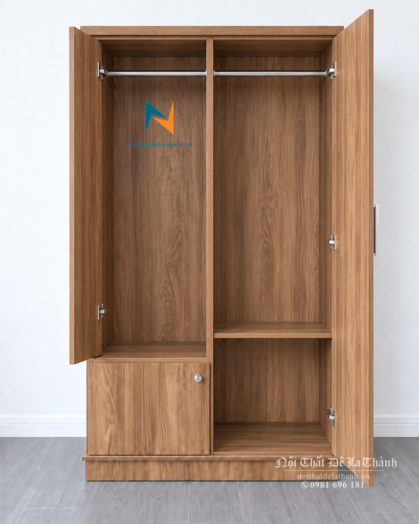 Thiết kế bên trong tủ áo 2 cánh, có 1 cánh tủ nhỏ bên trái và 1 tấm đợt gỗ khoang bên phải, 2 suốt treo, 2 buồng và 2 cánh