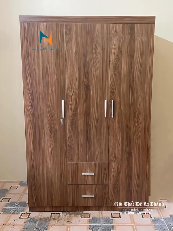 Chiếc tủ 2 buồng sử dụng màu óc chó sang trọng, phân khúc giá rẻ, có thể sử dụng làm tủ cho sinh viên, hoặc tủ cho phòng trọ