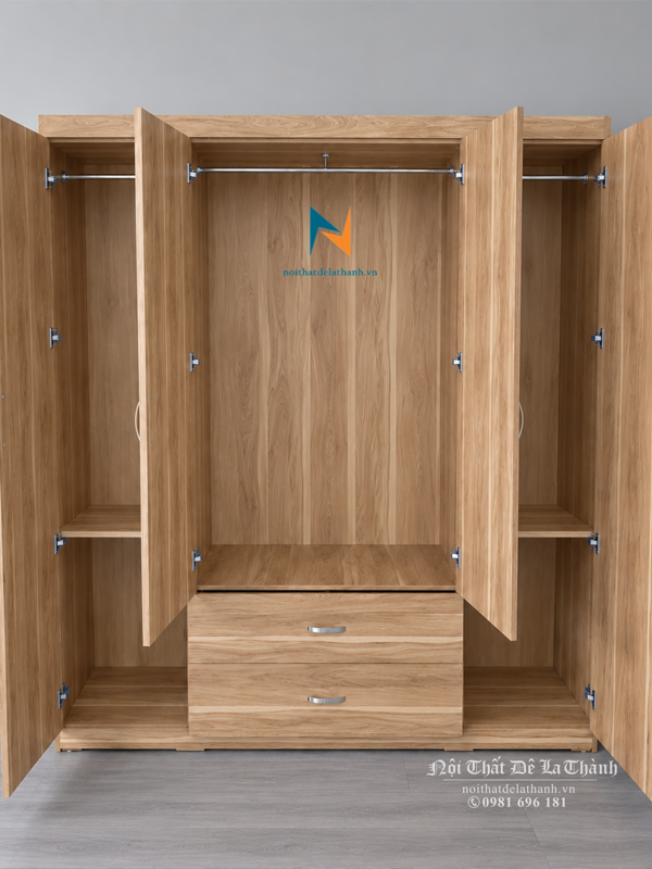 Thiết kế bên trong chiếc tủ áo giá rẻ 4 cánh với 1 buồng lớn, 2 buồng nhỏ, 2 ngăn kéo, các đợt gấp và các suốt treo